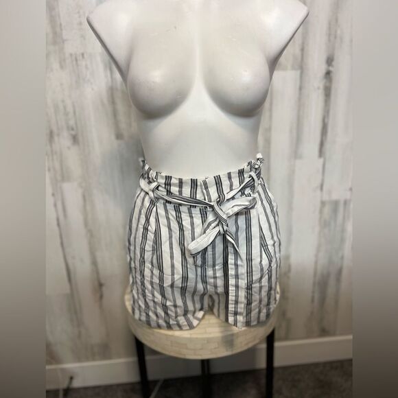 Stripped shorts - Picture 1 of 5